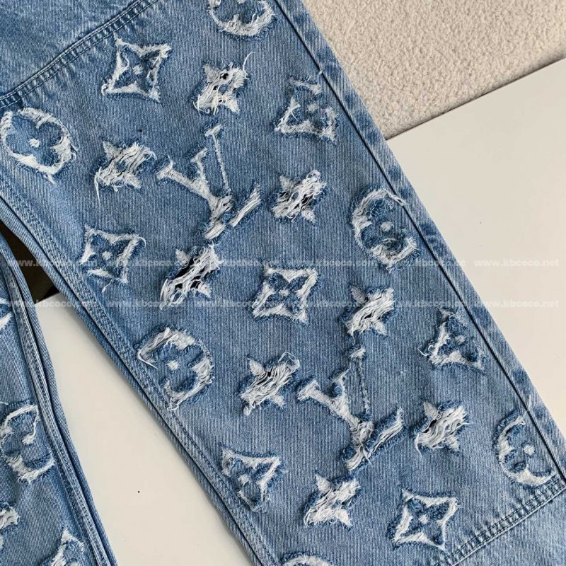 L0*is V*t0n Costumes