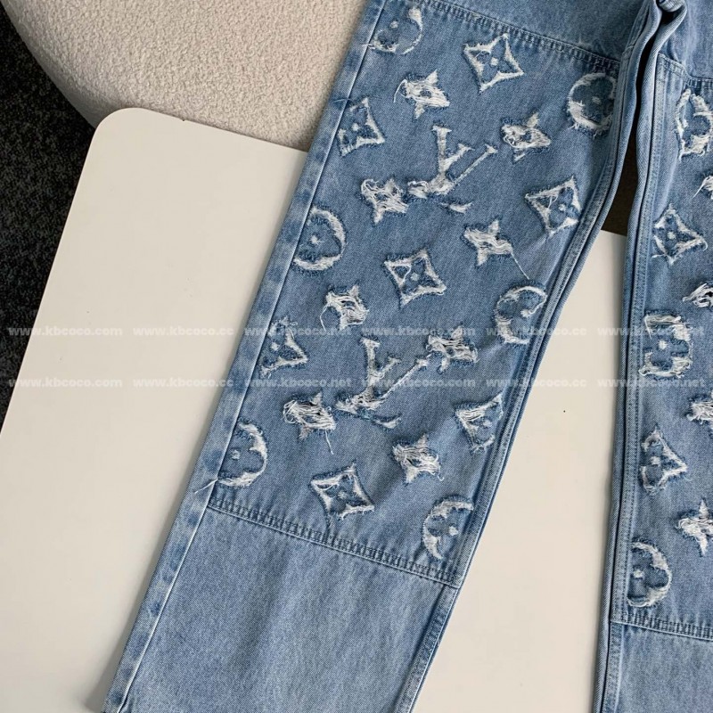 L0*is V*t0n Costumes