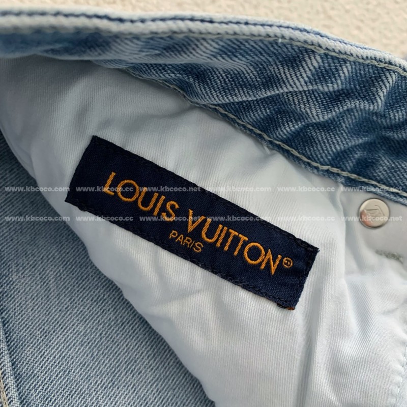 L0*is V*t0n Costumes