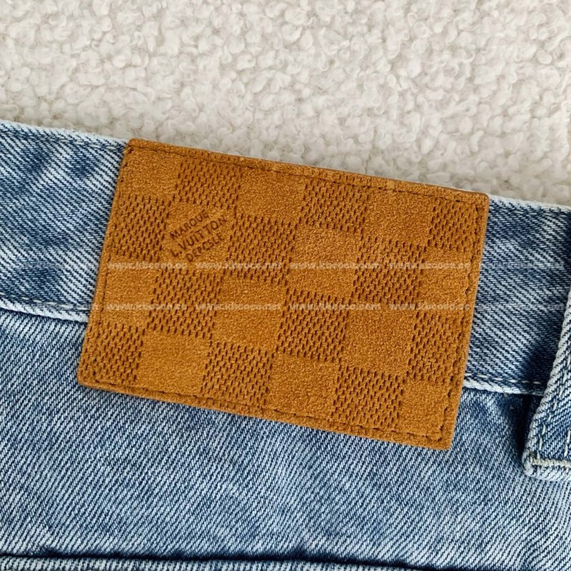 L0*is V*t0n Costumes