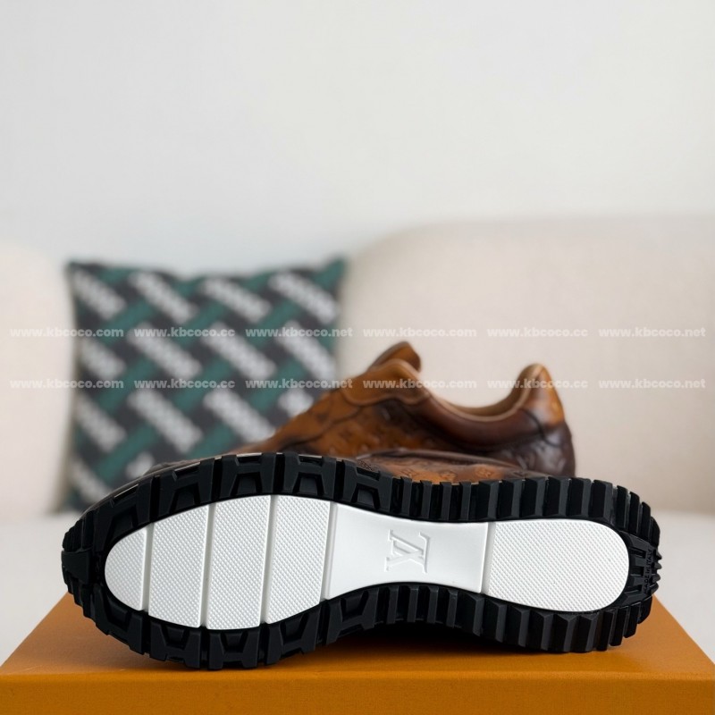 L0*is V*t0n LEATHER LOW-TOP SHOES