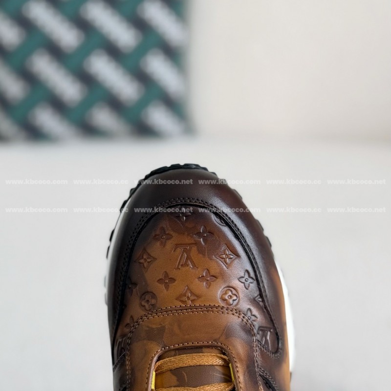 L0*is V*t0n LEATHER LOW-TOP SHOES