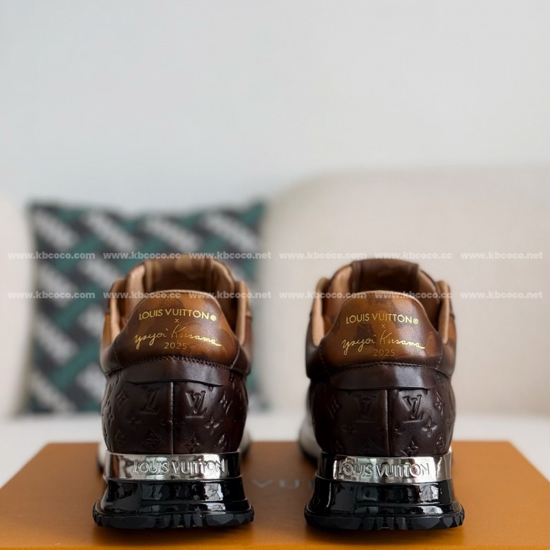 L0*is V*t0n LEATHER LOW-TOP SHOES