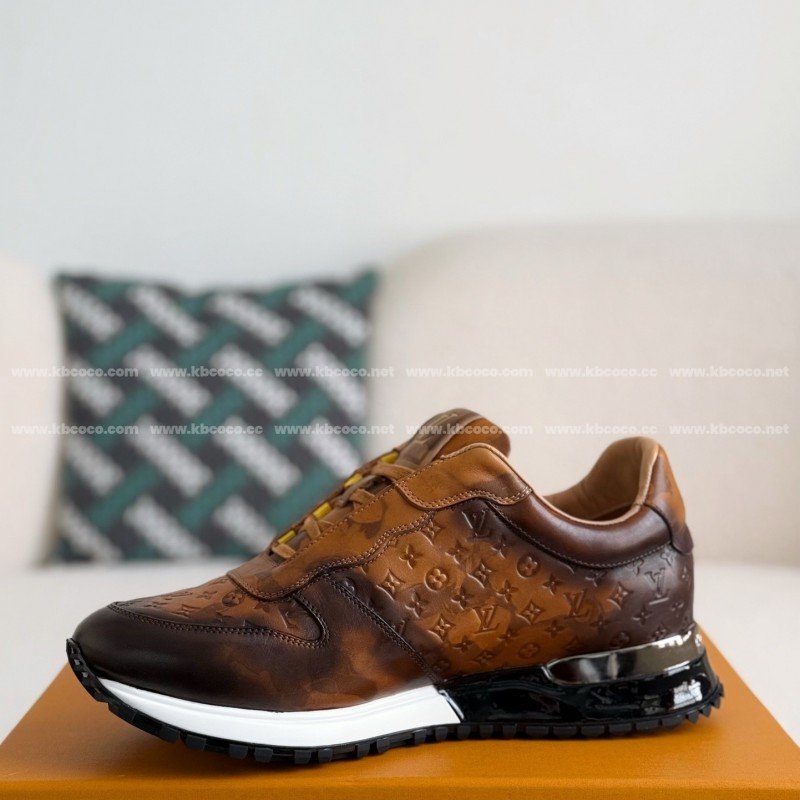 L0*is V*t0n LEATHER LOW-TOP SHOES