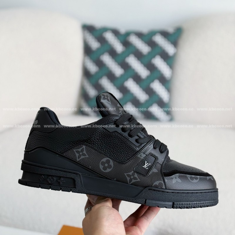 L0*is V*t0n TRAINER SNEAKERS