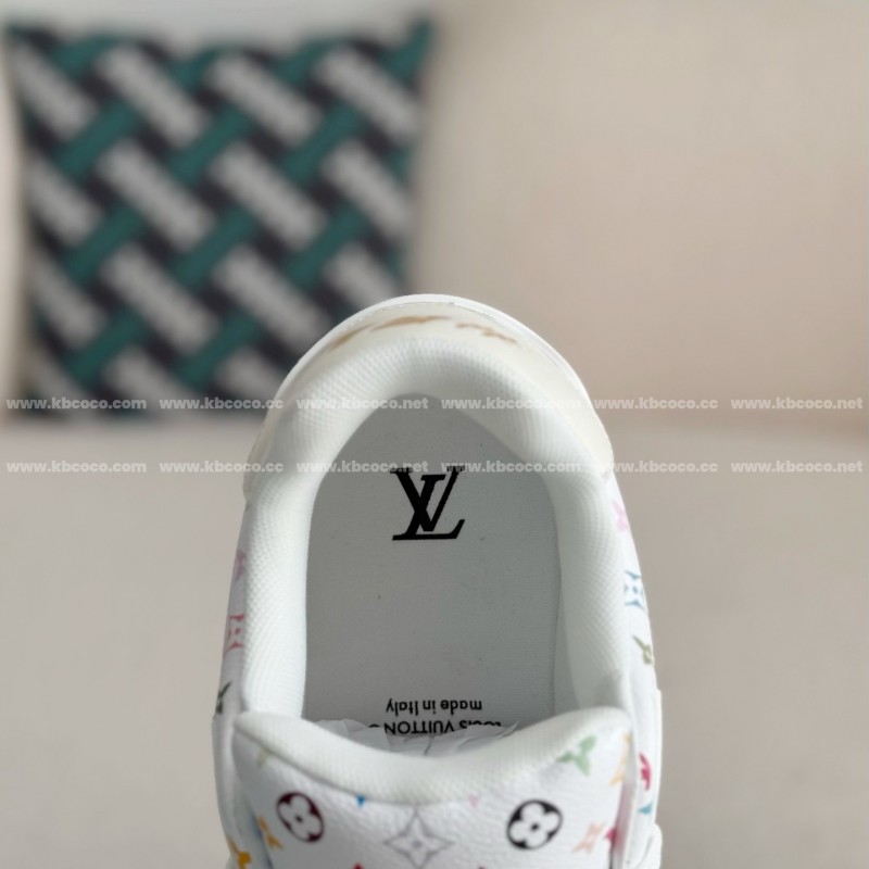 L0*is V*t0n TRAINER SNEAKERS