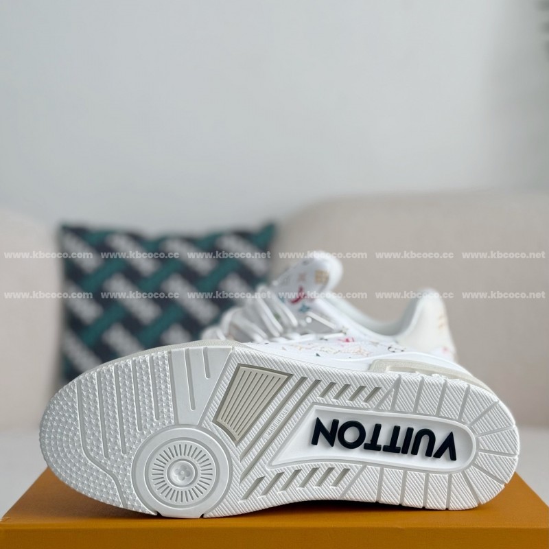 L0*is V*t0n TRAINER SNEAKERS