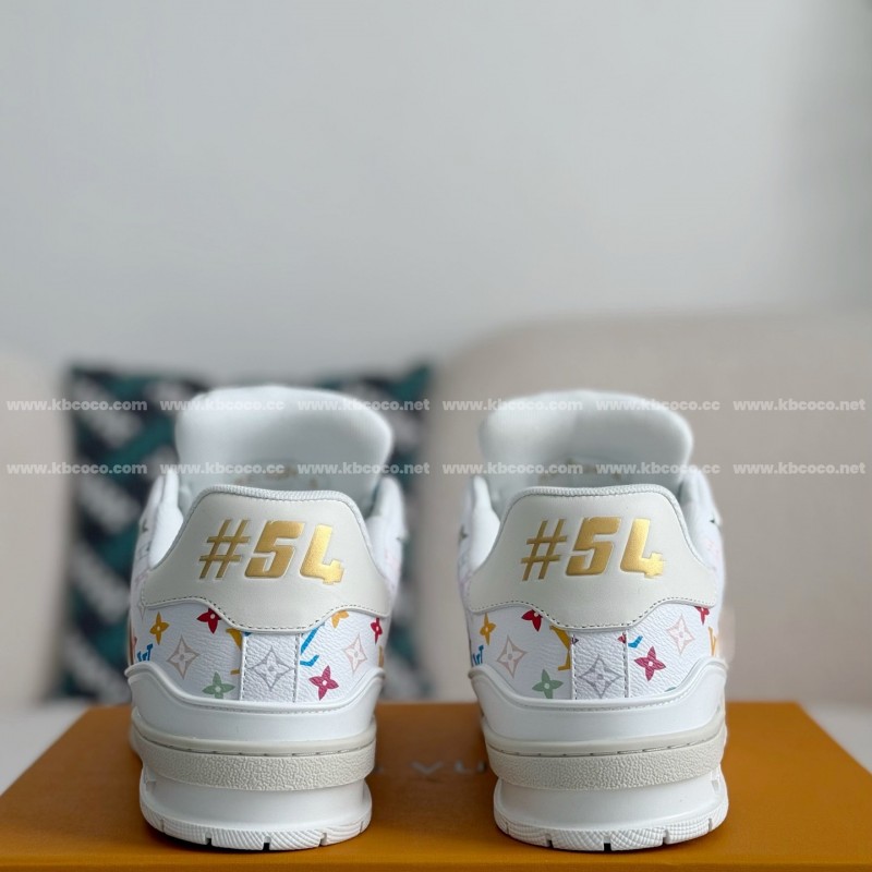 L0*is V*t0n TRAINER SNEAKERS