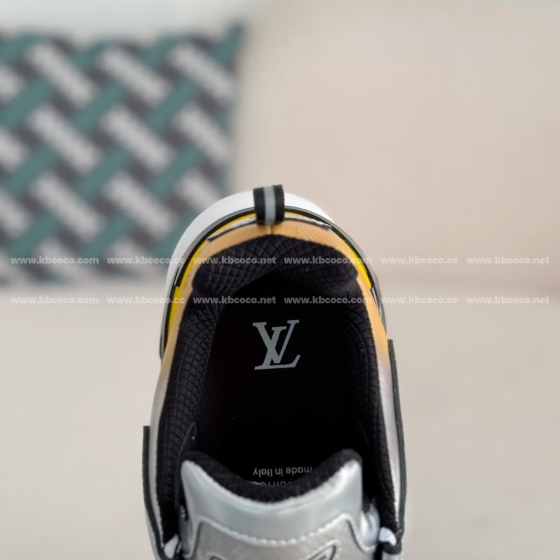 L0*is V*t0n RUNNER SNEAKERS