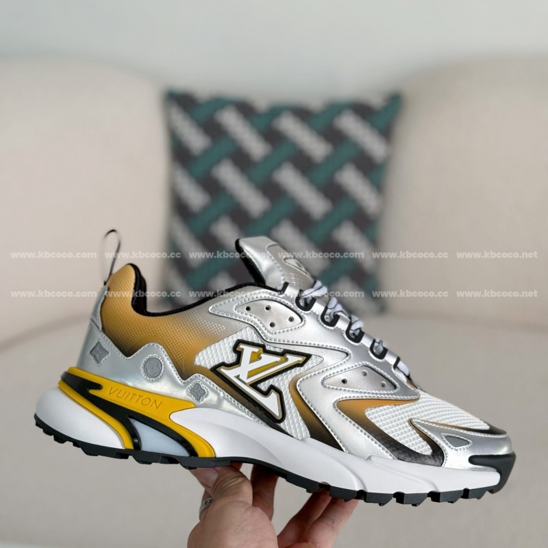 L0*is V*t0n RUNNER SNEAKERS