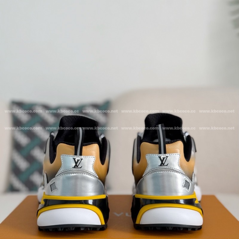 L0*is V*t0n RUNNER SNEAKERS