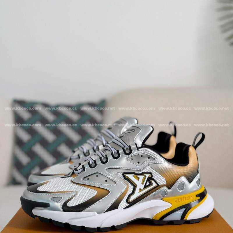 L0*is V*t0n RUNNER SNEAKERS