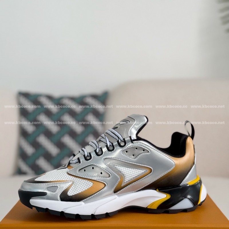 L0*is V*t0n RUNNER SNEAKERS