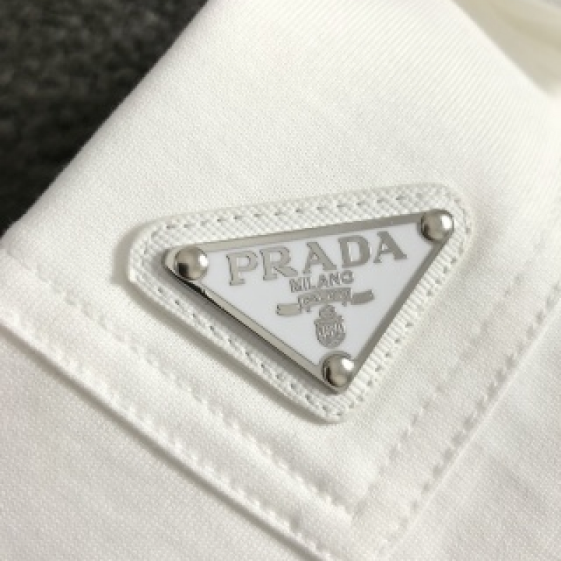 Pra*a SpringSummer White Pocket Letter Leather Fusion Metal Triangle Logo T-shirt