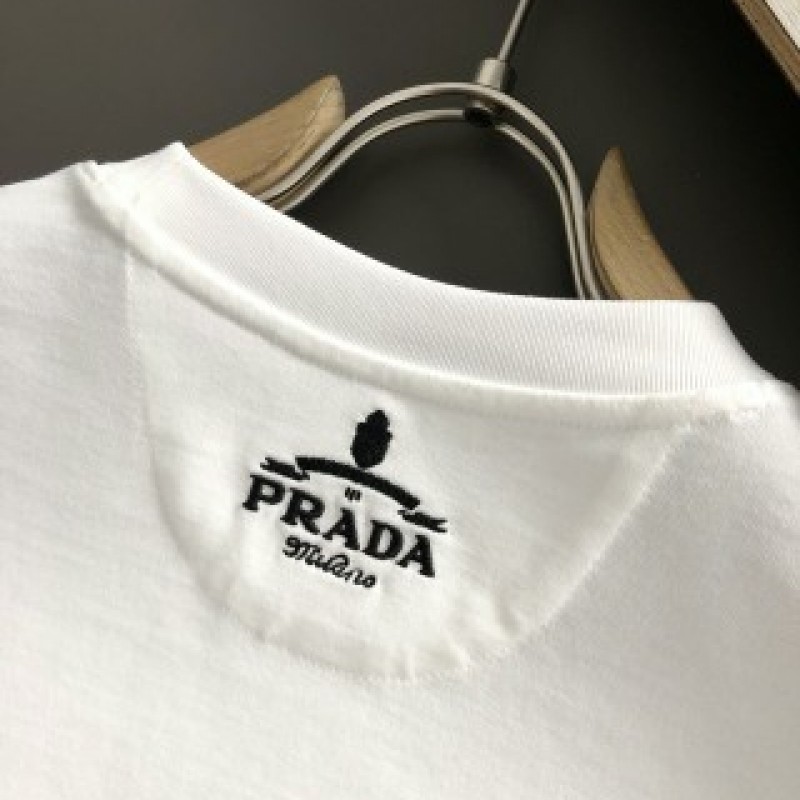 Pra*a SpringSummer White Pocket Letter Leather Fusion Metal Triangle Logo T-shirt