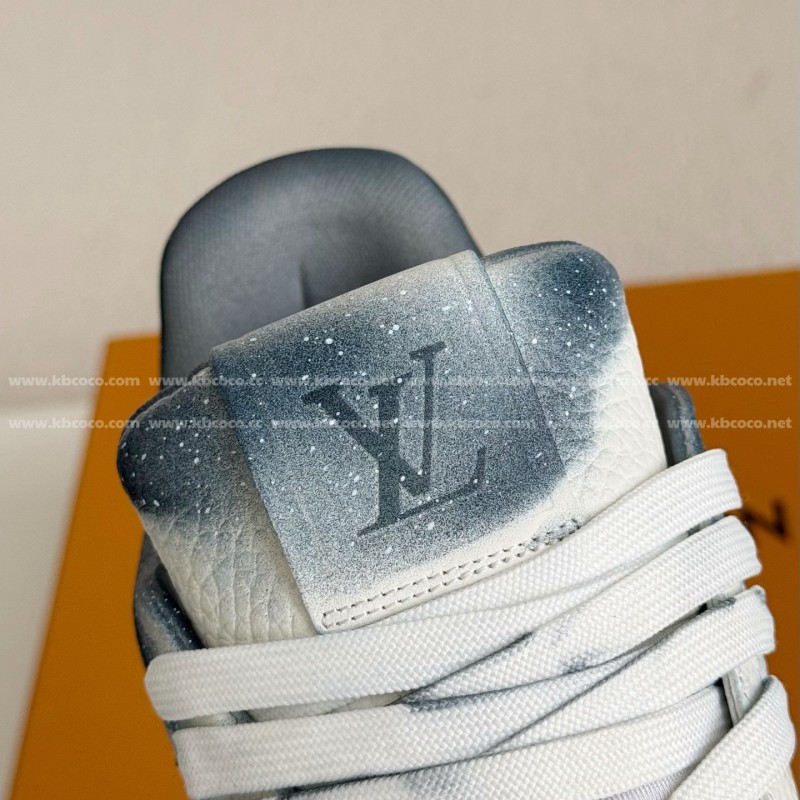 L0*is V*t0n TRAINER SNEAKERS