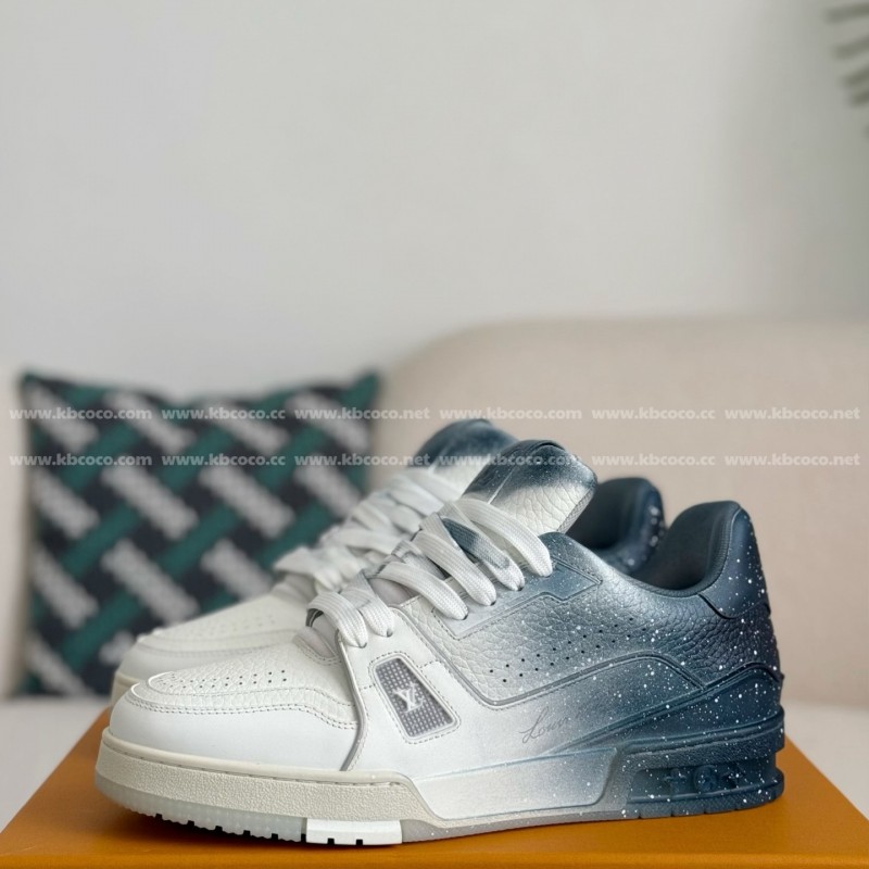 L0*is V*t0n TRAINER SNEAKERS