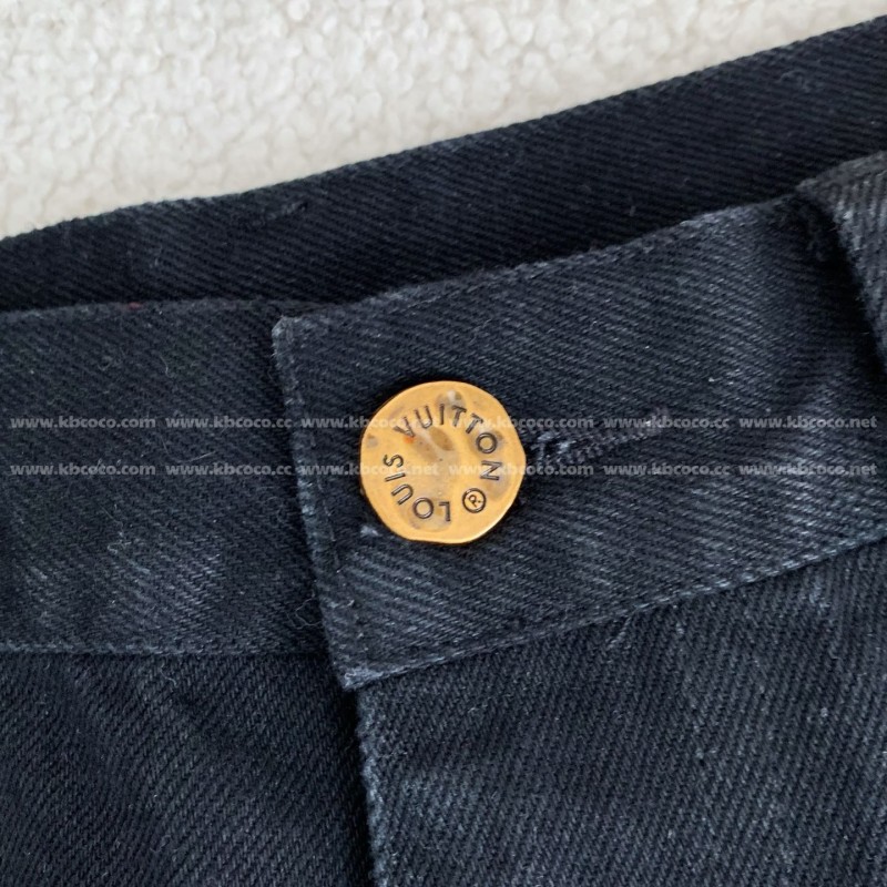 L0*is V*t0n FW23 Costumes