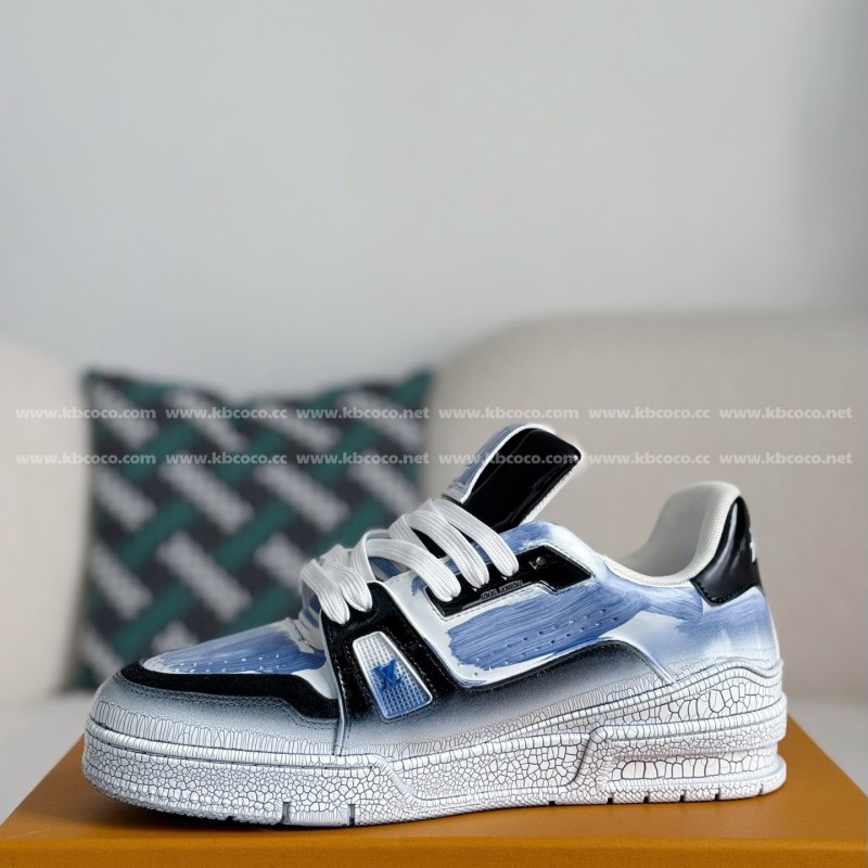 L0*is V*t0n TRAINER SNEAKERS