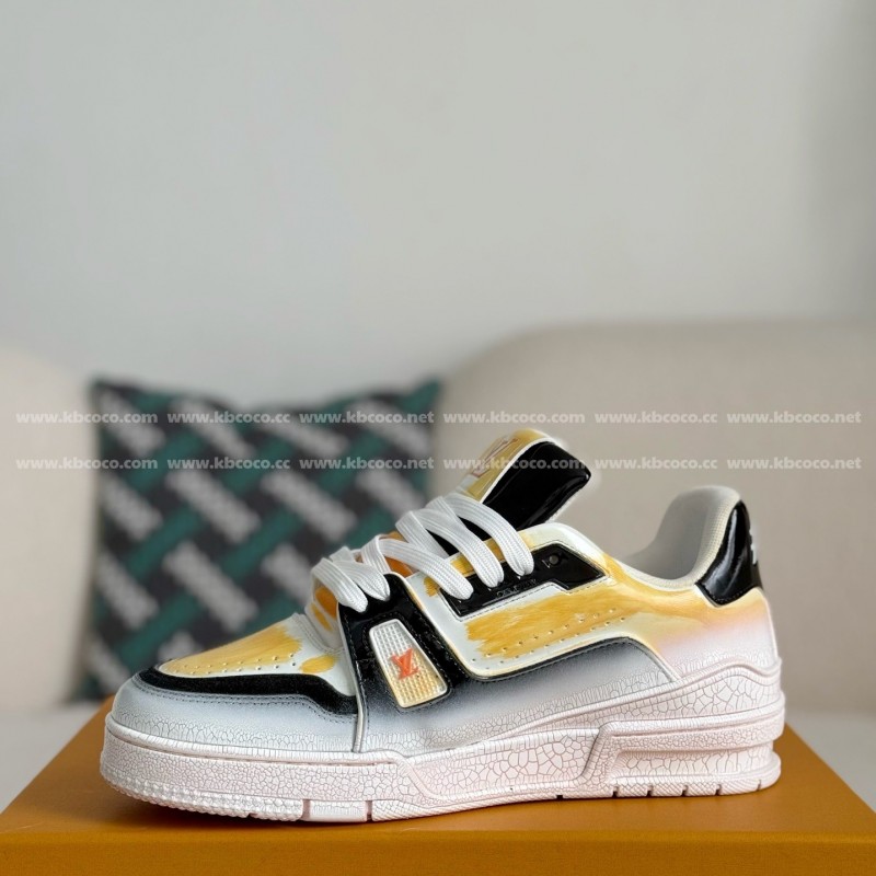 L0*is V*t0n TRAINER SNEAKERS