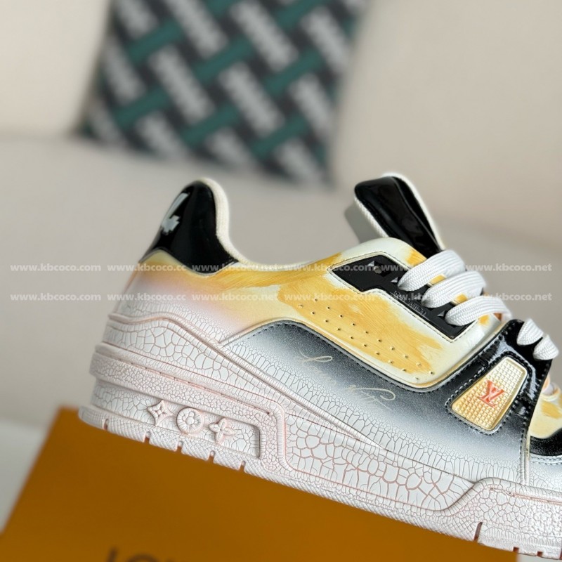 L0*is V*t0n TRAINER SNEAKERS