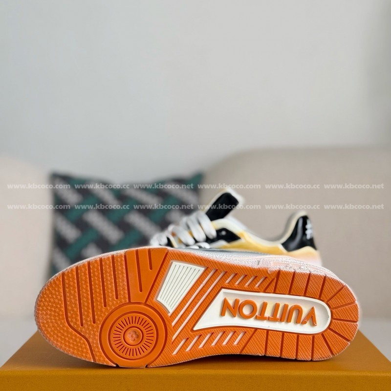 L0*is V*t0n TRAINER SNEAKERS