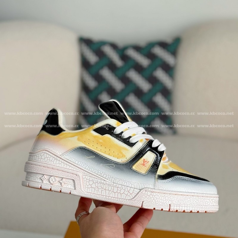 L0*is V*t0n TRAINER SNEAKERS