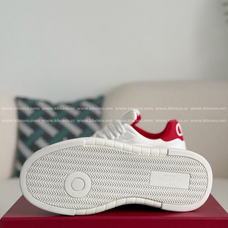 va*t*no Garavani Leather Casual Shoes