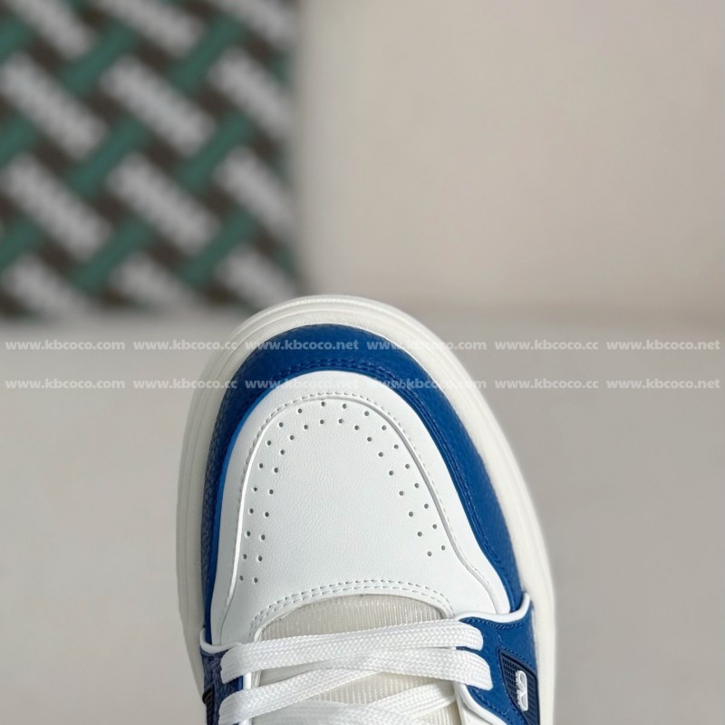 va*t*no Garavani Leather Casual Shoes