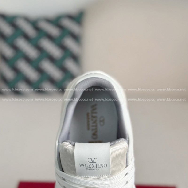 va*t*no Garavani Leather Casual Shoes