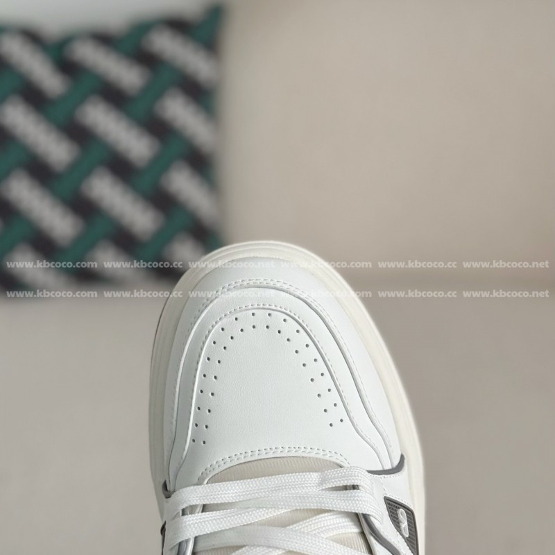 va*t*no Garavani Leather Casual Shoes