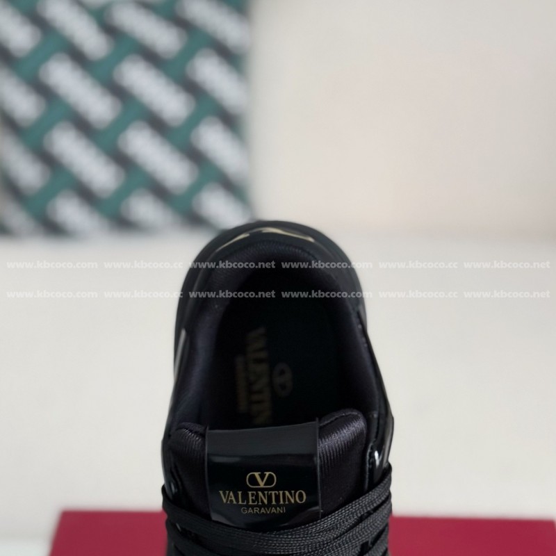 va*t*no Garavani Leather Casual Shoes