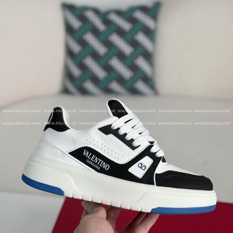 va*t*no Garavani Leather Casual Shoes