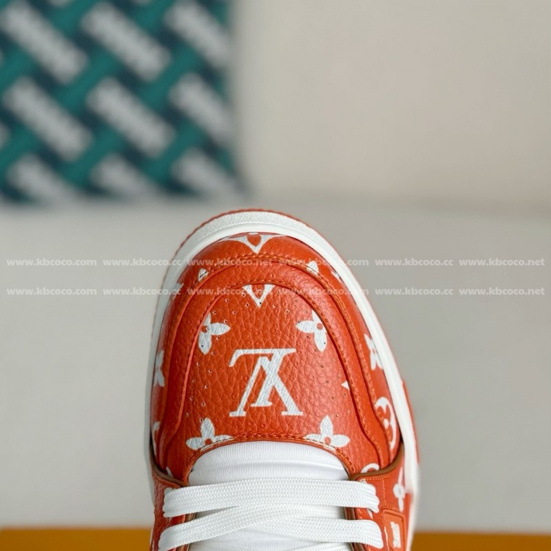 L0*is V*t0n TRAINER SNEAKERS