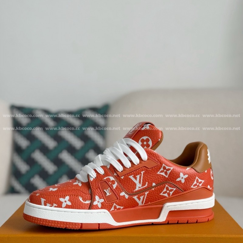 L0*is V*t0n TRAINER SNEAKERS