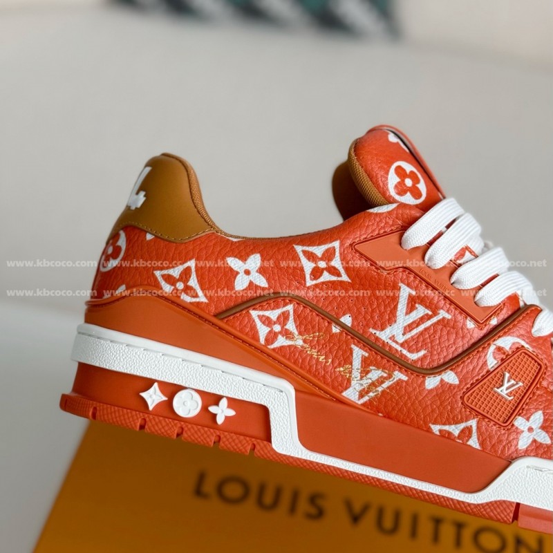 L0*is V*t0n TRAINER SNEAKERS