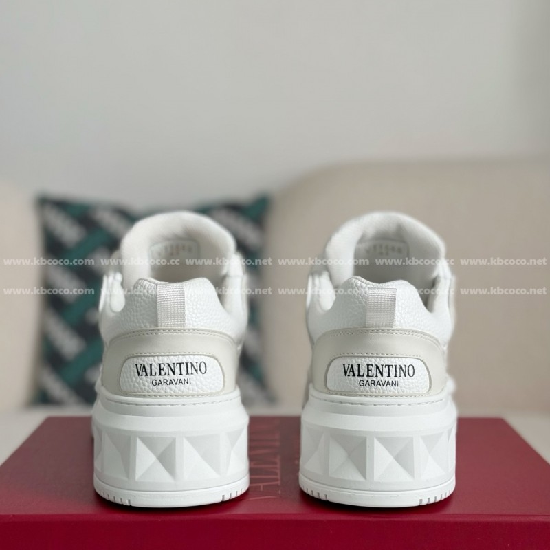 va*t*no One Stud Sneakers