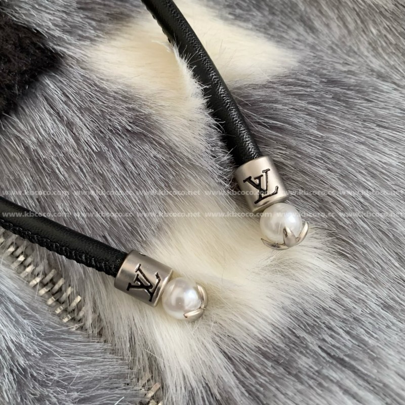 L0*is V*t0n Skiing Series FW24 Black And White Check Hooded Fleece Jacket