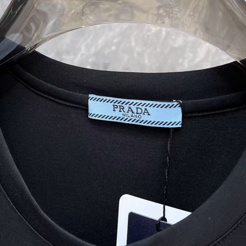 Pra*a 24 new triangle logo short sleeves black