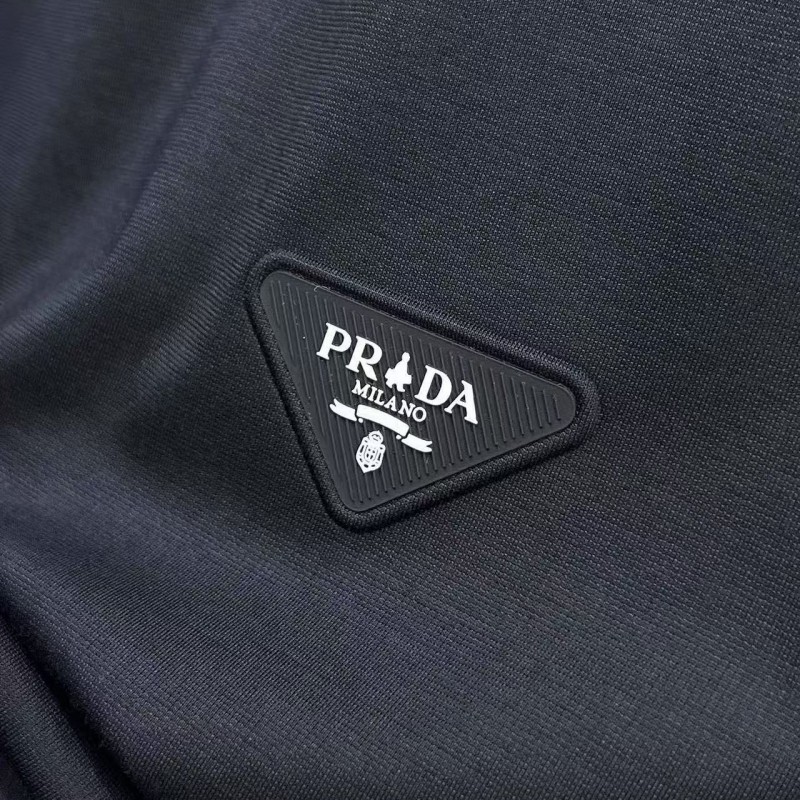 Pra*a 24 new triangle logo short sleeves black