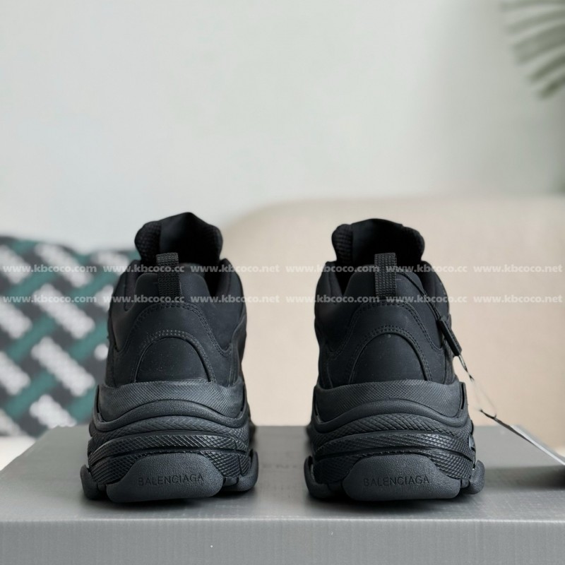 Ba*len*cia*ga Triple S Sporty Dad Shoes