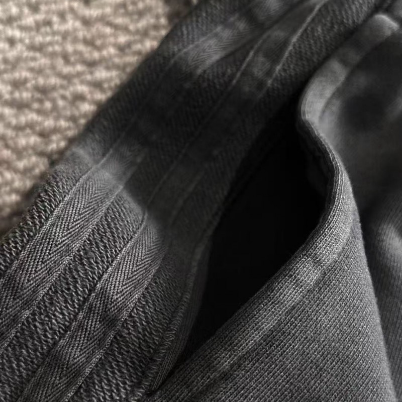 LV spring and summer new elastic casual washed loose shorts