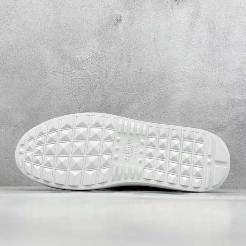 va*t*no One Stud Sneakers