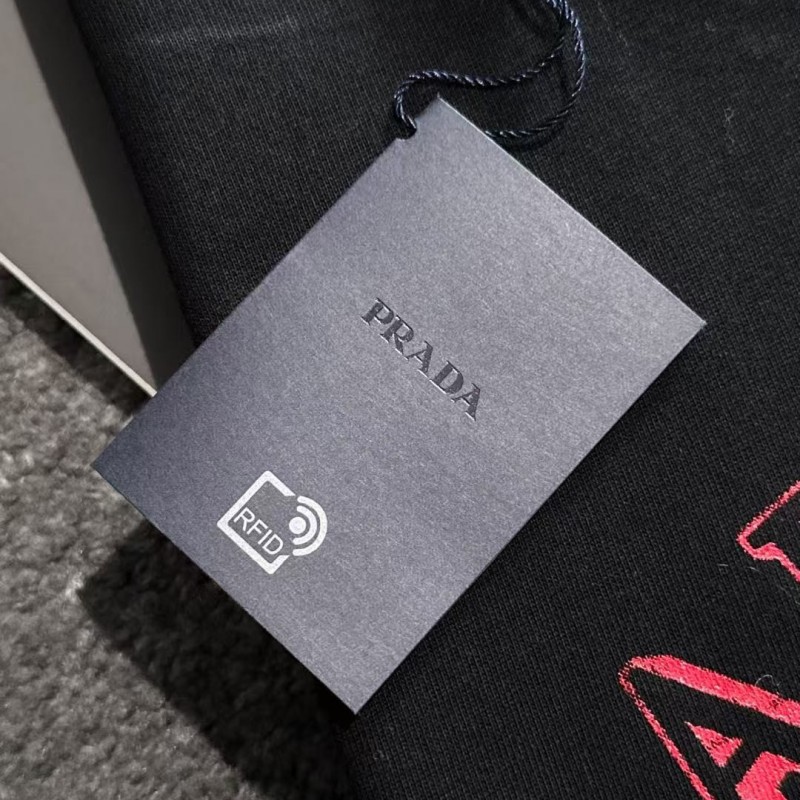 Pra*a 2025 Spring and Summer Latest Round Neck Fashion Short Sleeve