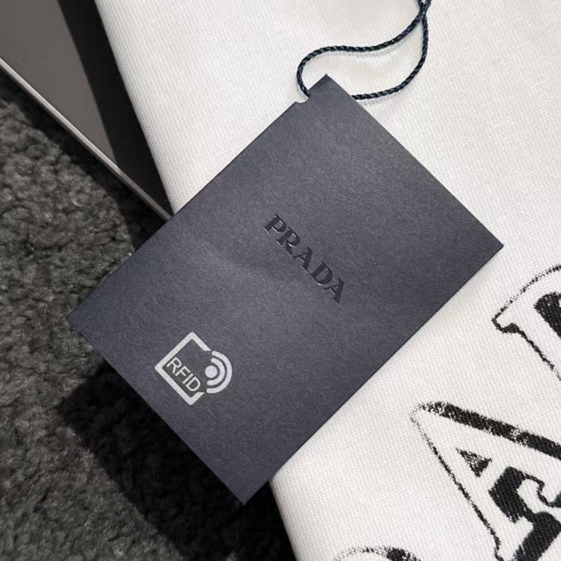 Pra*a 2025 Spring and Summer Latest Round Neck Fashion Short Sleeve