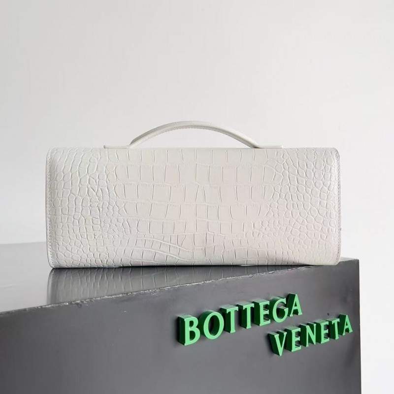BOTTECA Ve*ne*ta uses exquisite craftsmanship intreccio embossed imported cow leather evening clutch b
