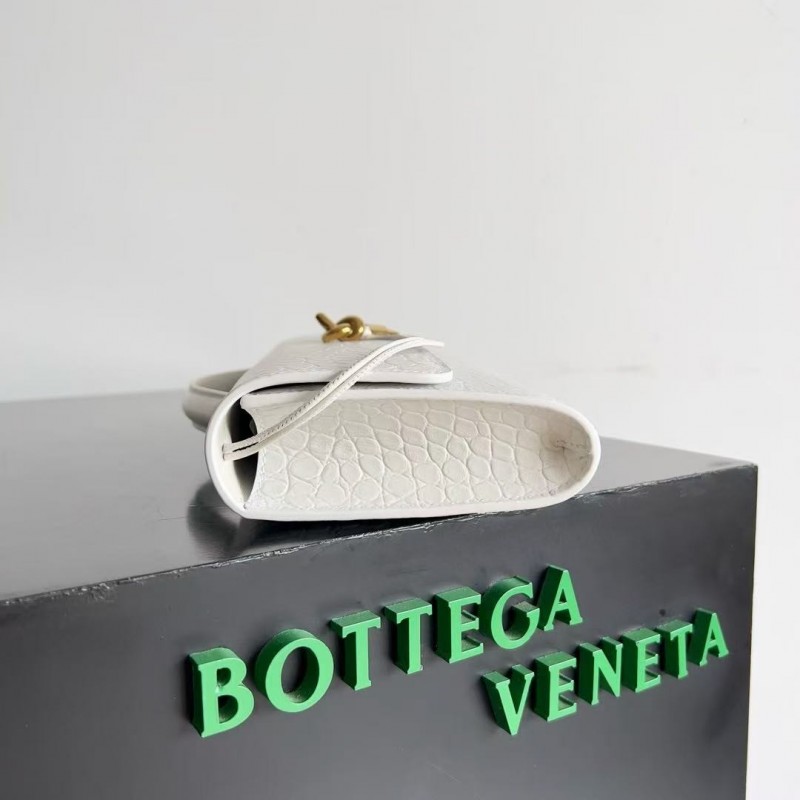 BOTTECA Ve*ne*ta uses exquisite craftsmanship intreccio embossed imported cow leather evening clutch b