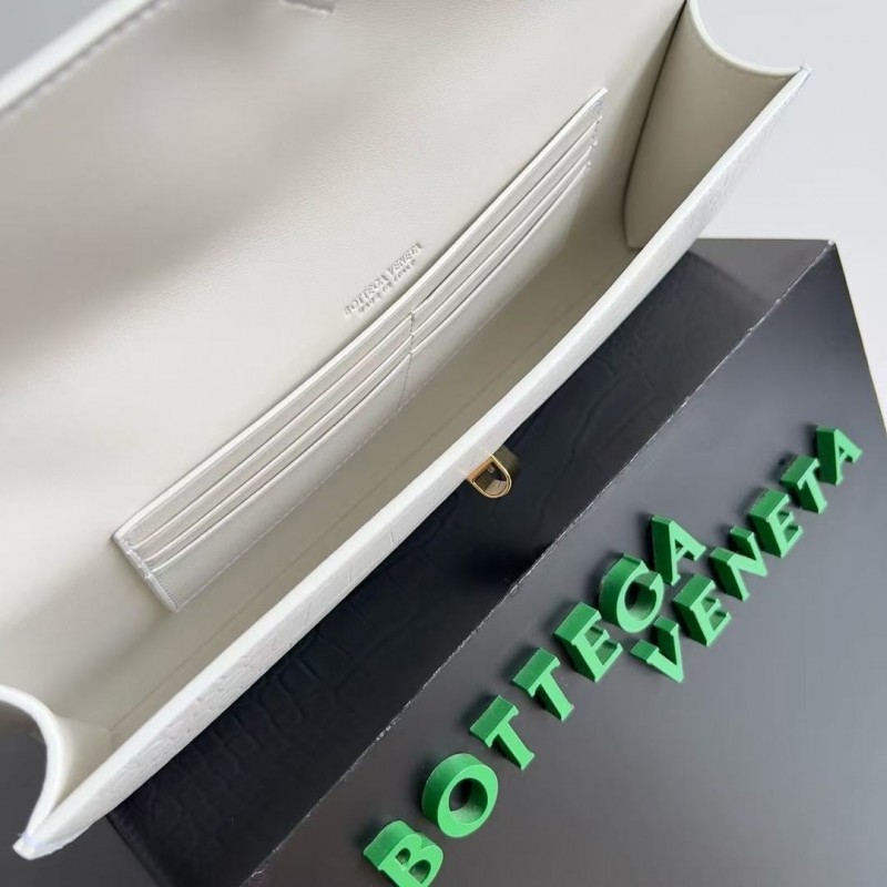 BOTTECA Ve*ne*ta uses exquisite craftsmanship intreccio embossed imported cow leather evening clutch b