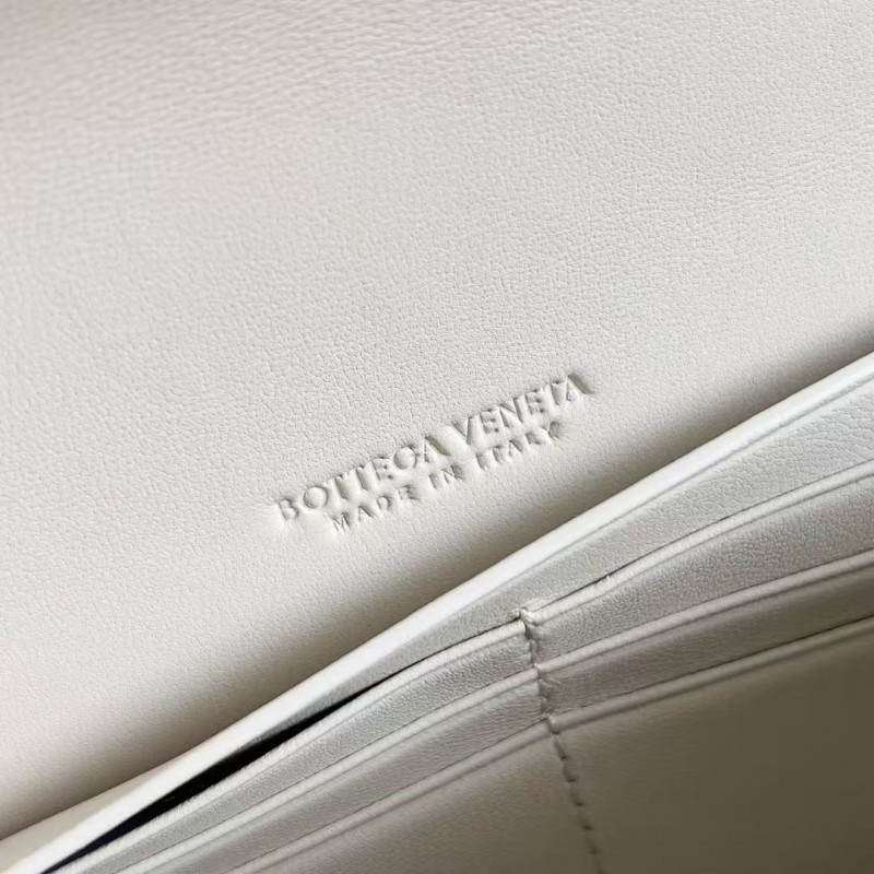 BOTTECA Ve*ne*ta uses exquisite craftsmanship intreccio embossed imported cow leather evening clutch b