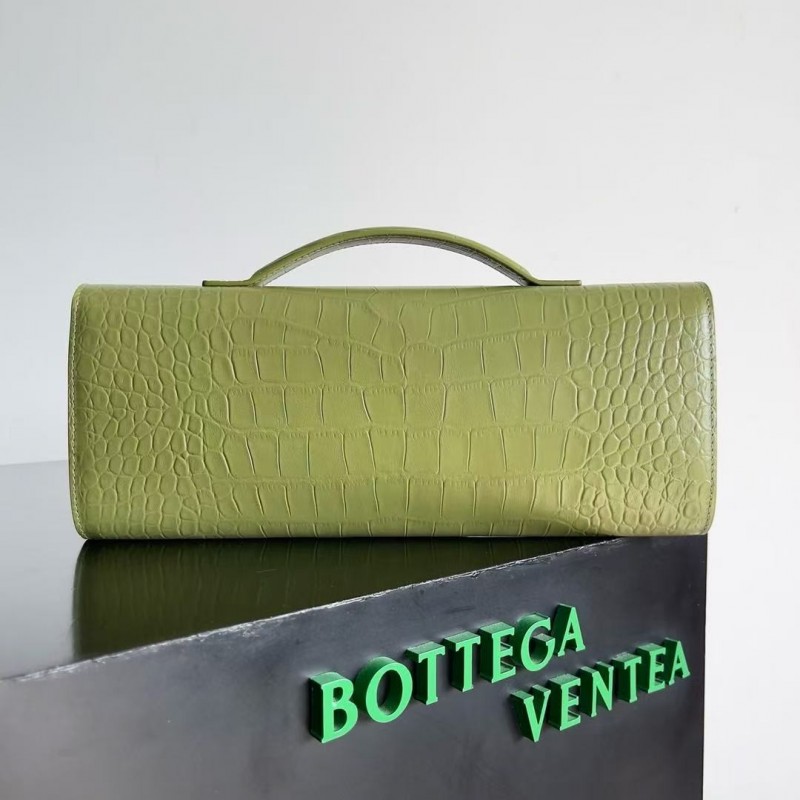 BOTTECA Ve*ne*ta uses exquisite craftsmanship intreccio embossed imported cow leather evening clutch b